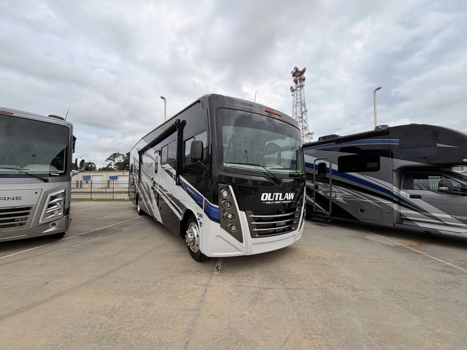 2026 Thor Motor Coach OUTLAW WILD WEST Toy Hauler - Photo 2