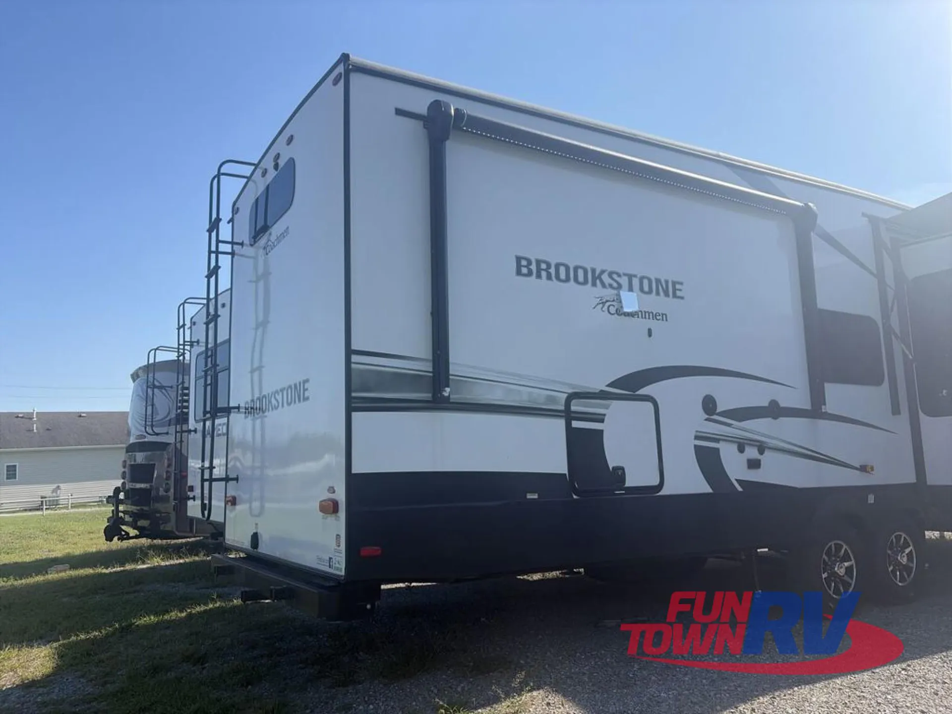 2023 Coachmen Brookstone 344FL - Photo 4