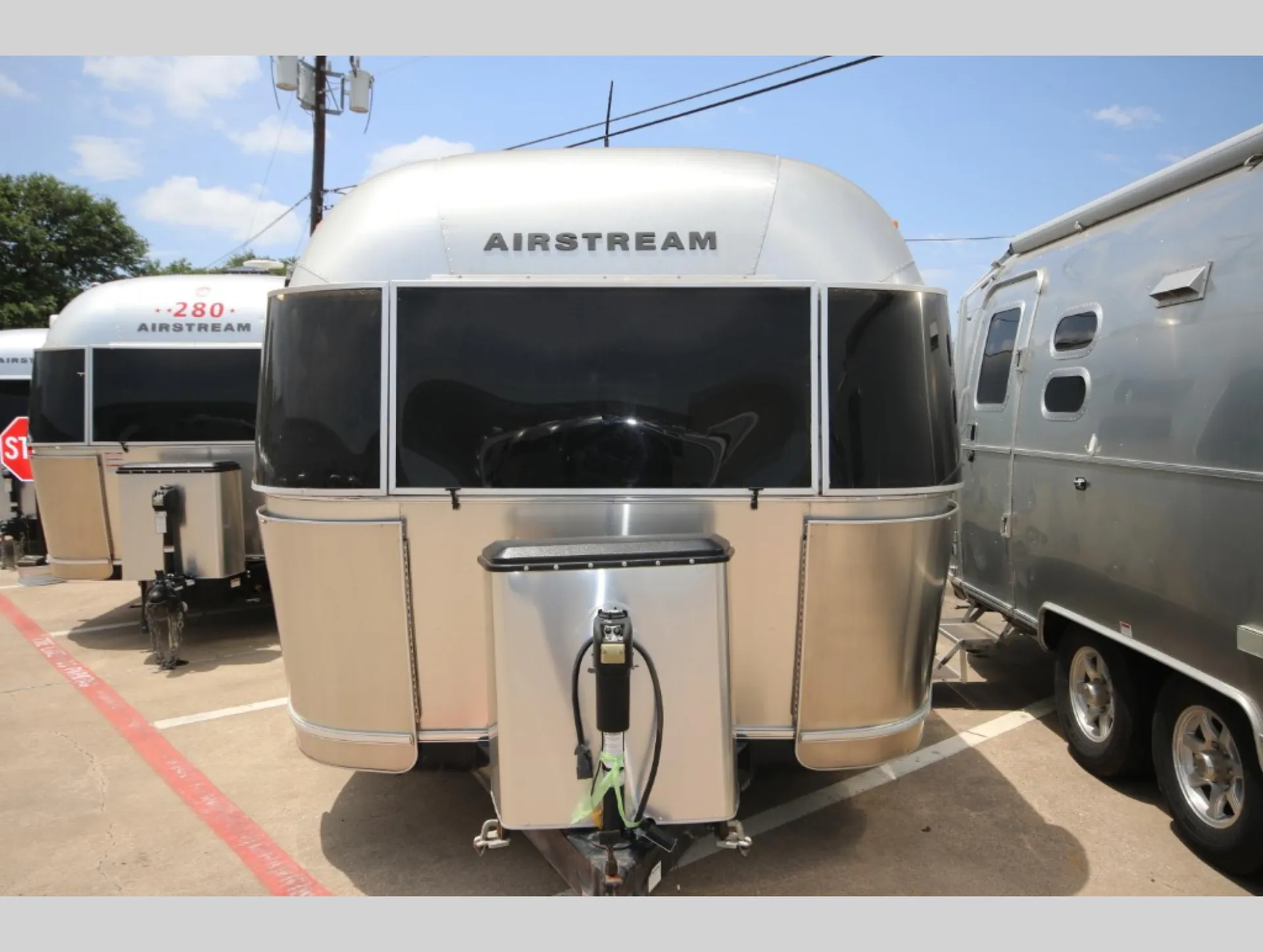 2018 Airstream International 28RB - Photo 2