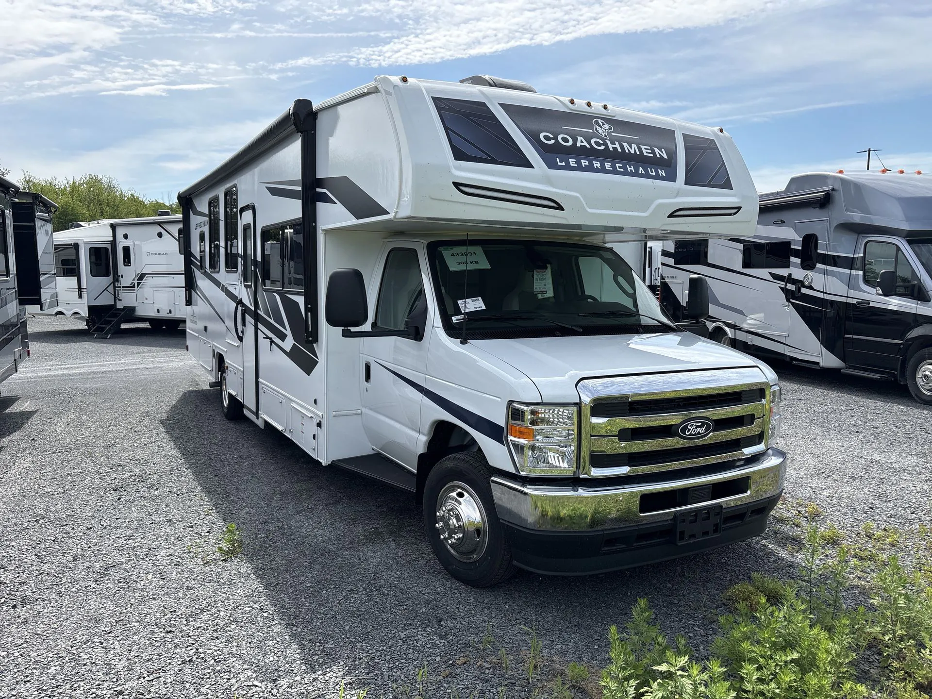 2027 Coachmen Leprechaun 298KB - Ford 450 - Photo 2