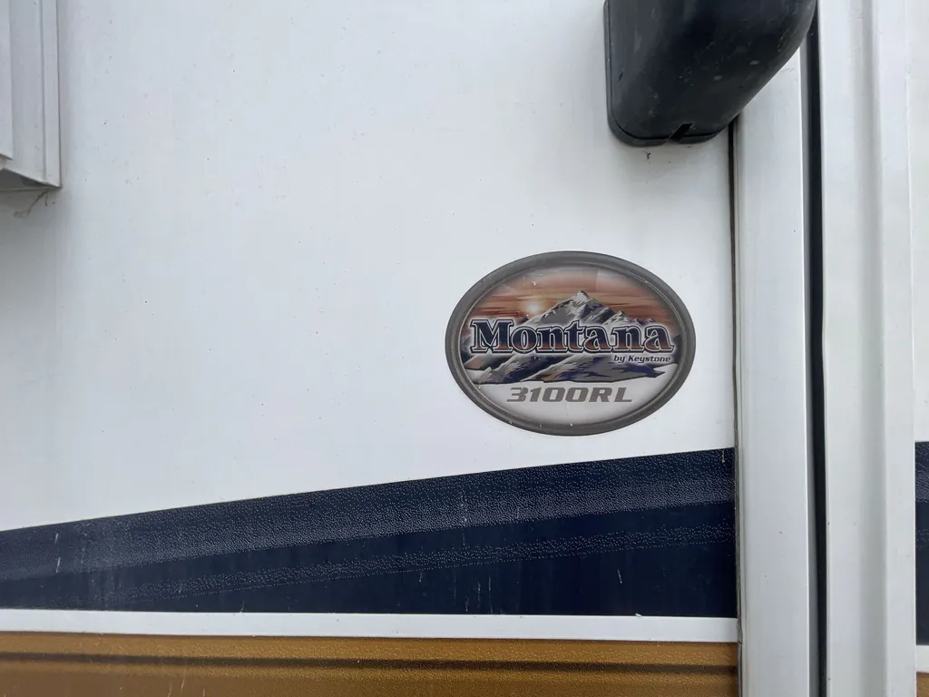 2013 Keystone Montana 3100RL, Photos photo 2