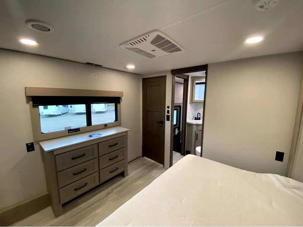 2026 Grand Design Momentum M-Class 414M, Photos photo 32