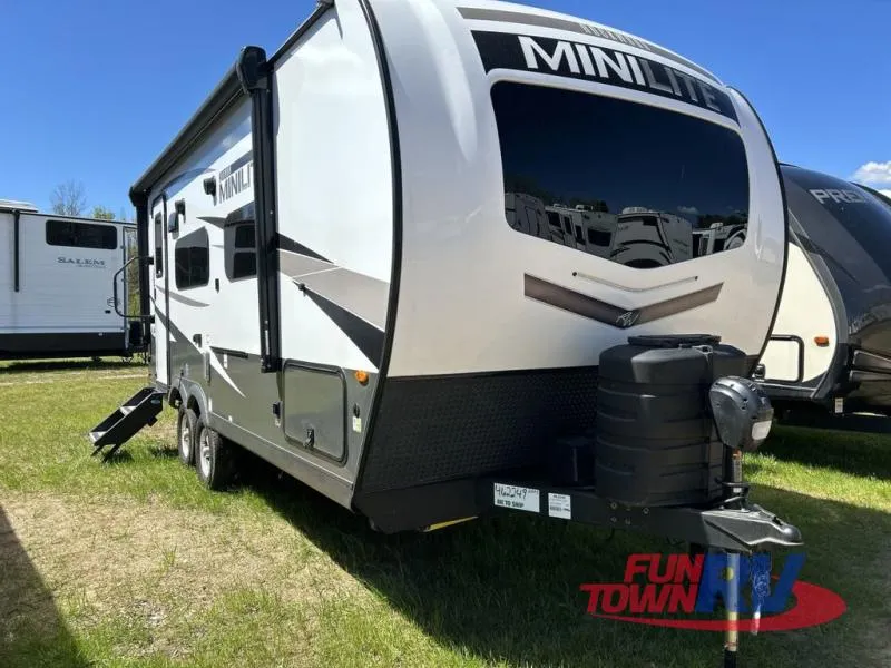 2025 Forest River Rockwood Mini Lite 2109S - Photo 3