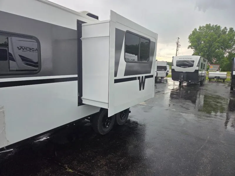 2026 Winnebago Micro Minnie 2108TB - Photo 3