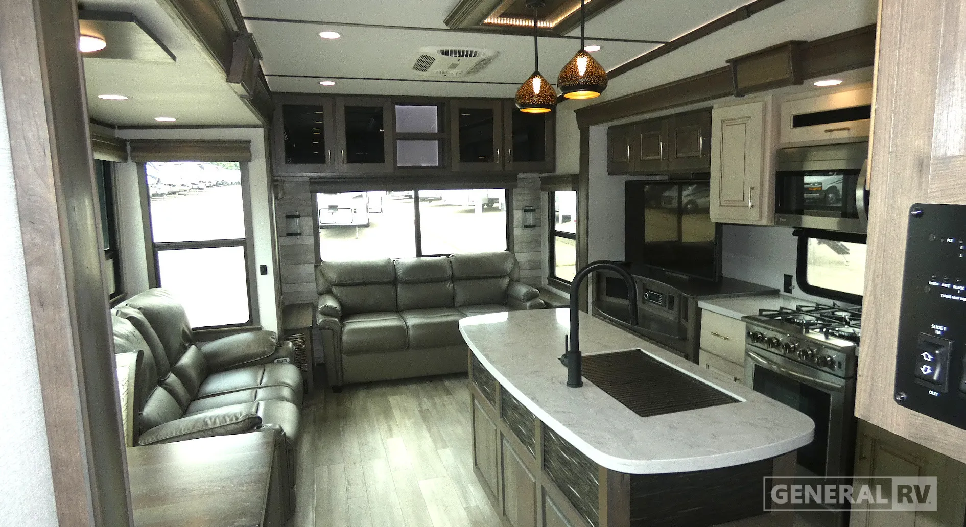 2021 Alliance RV Paradigm 310RL - Photo 3