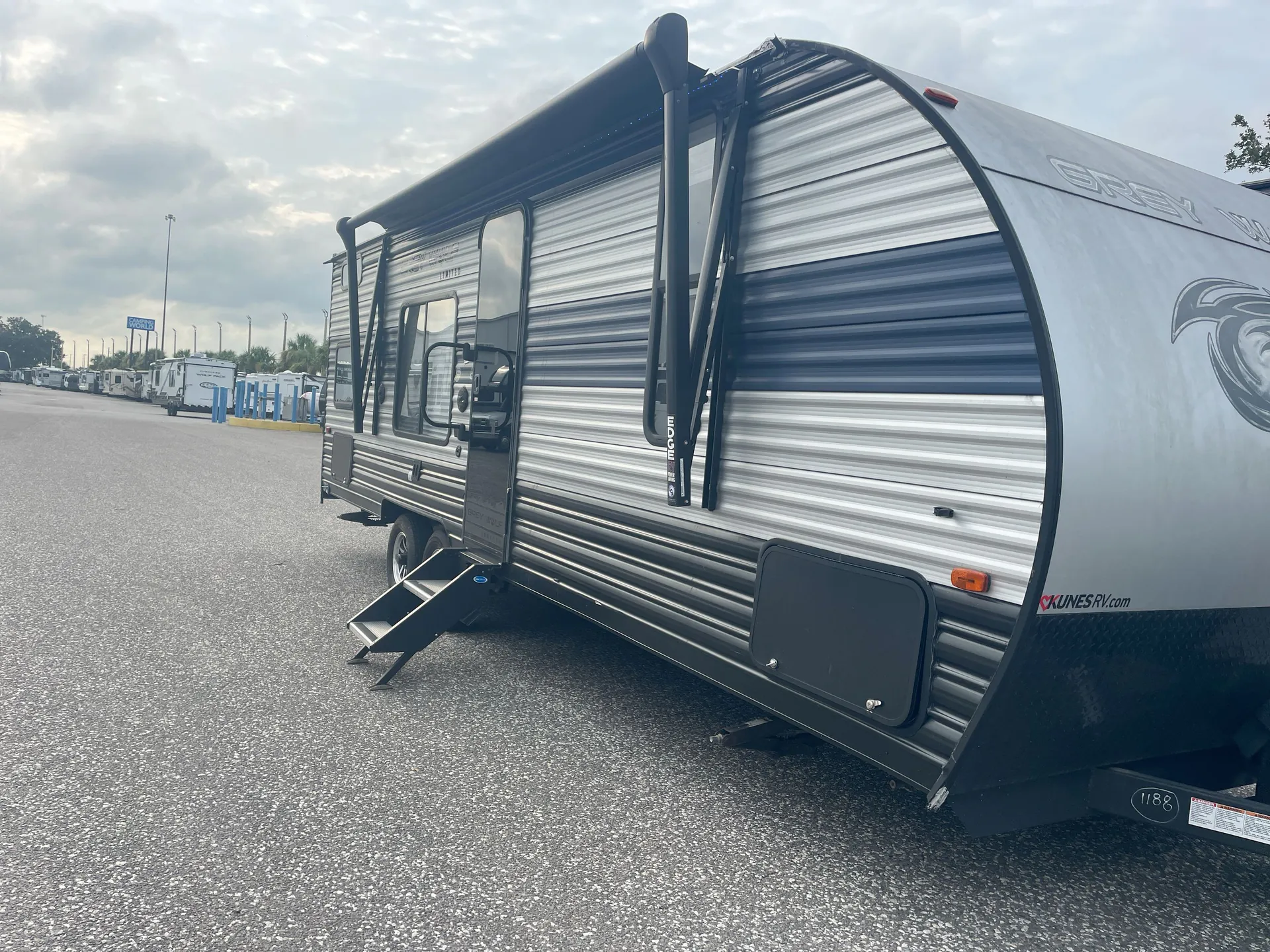 2022 Forest River Cherokee Grey Wolf 26DJSE — campside