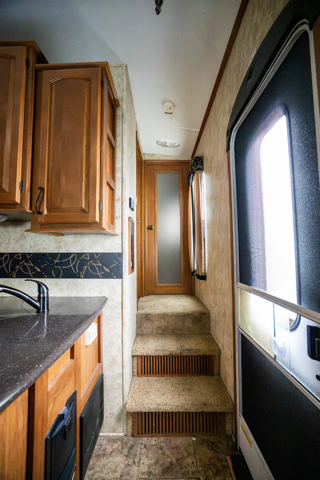 2011 Keystone Montana 3100RL, Photos photo 17