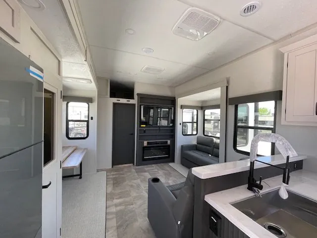 2027 Coachmen Brookstone 395DBL - Photo 4