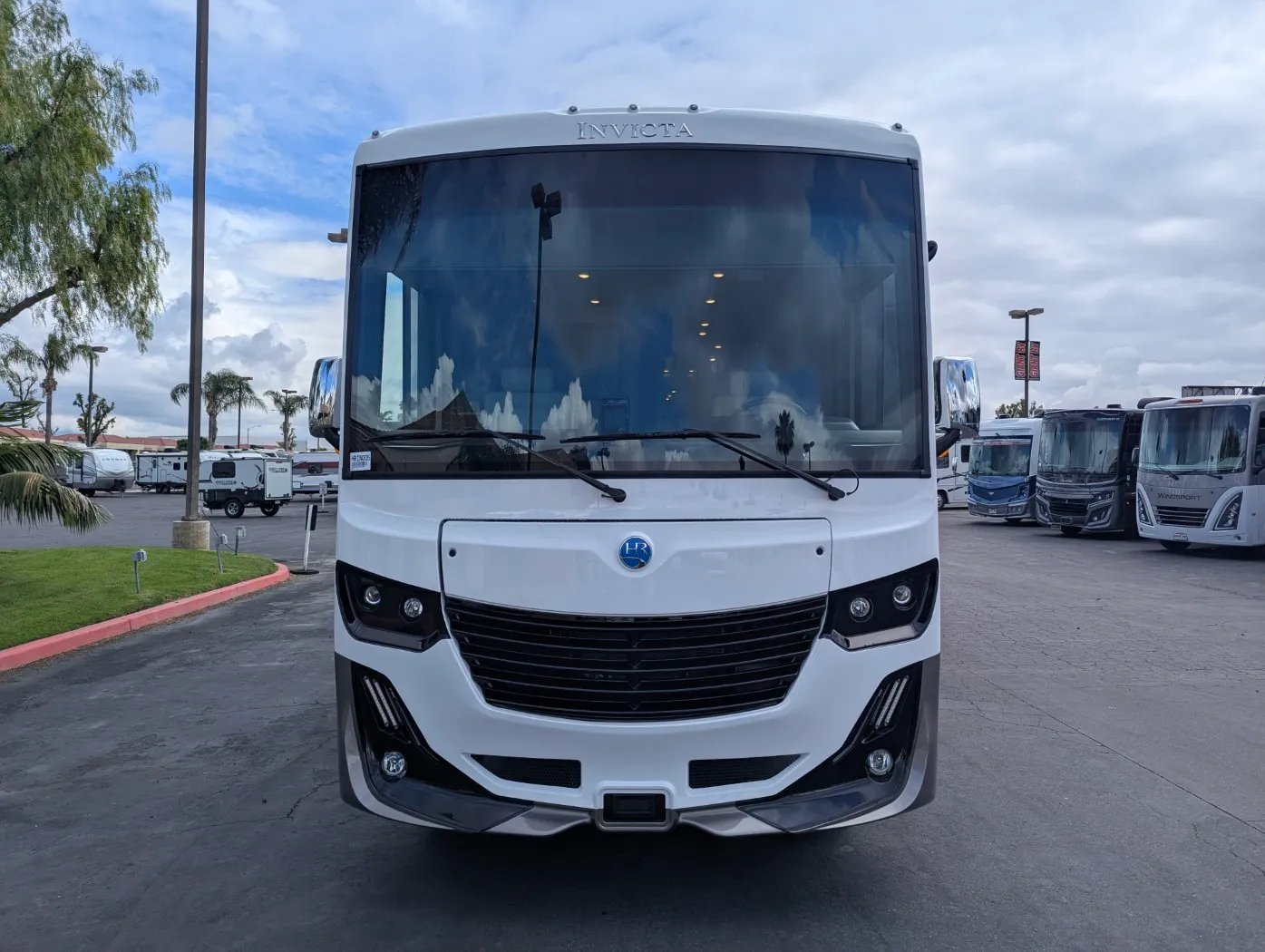2026 Holiday Rambler Invicta 33HB - Photo 3