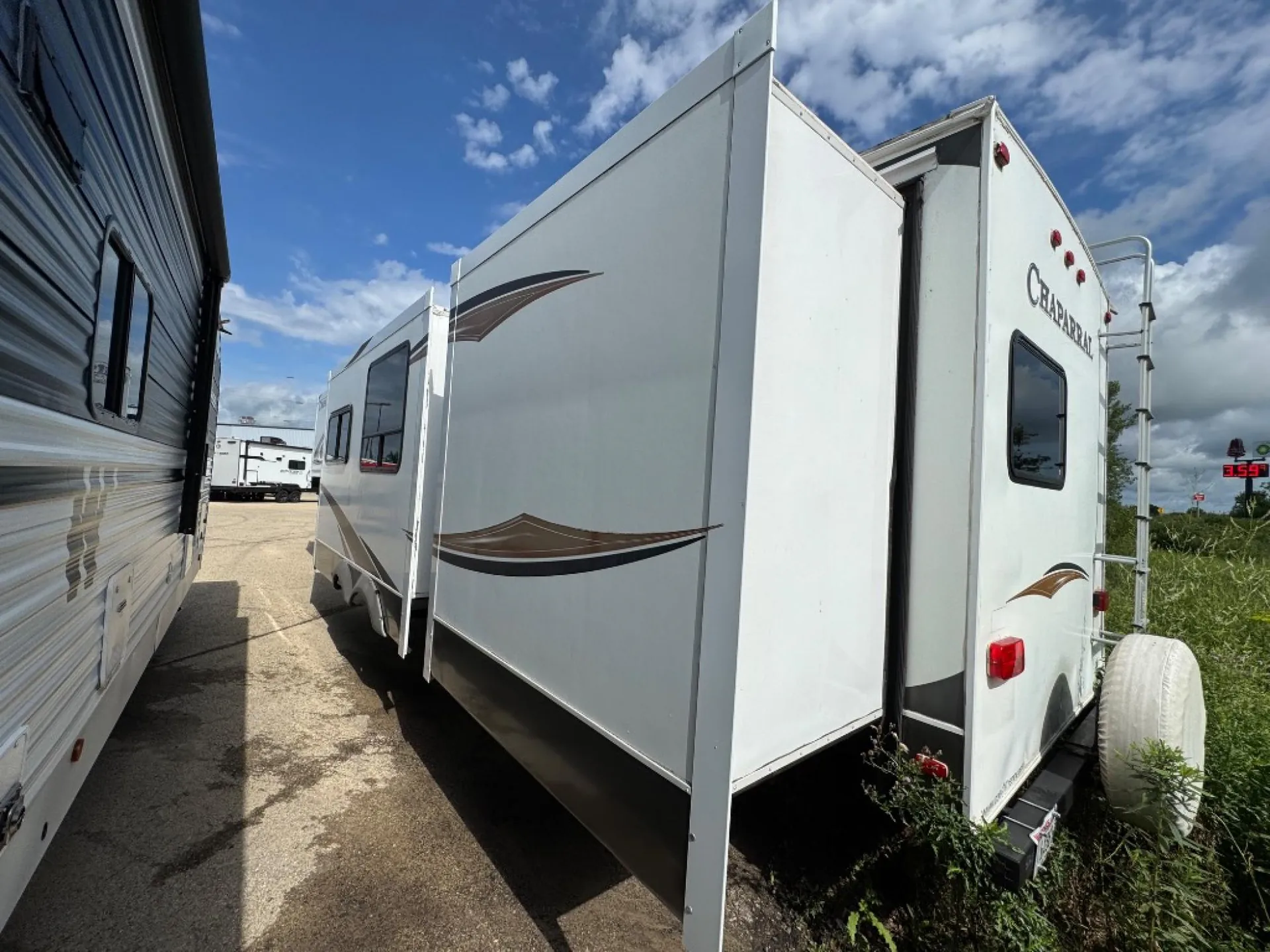 2013 Coachmen Chaparral 345BHS - Photo 4