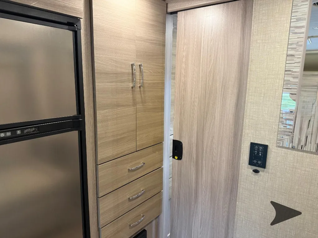 2022 Thor Motor Coach Tiburon 24FB, Photos photo 37