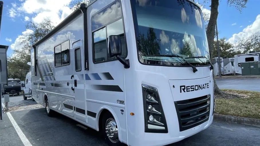 2026 Thor Motor Coach Resonate 29D - Photo 2