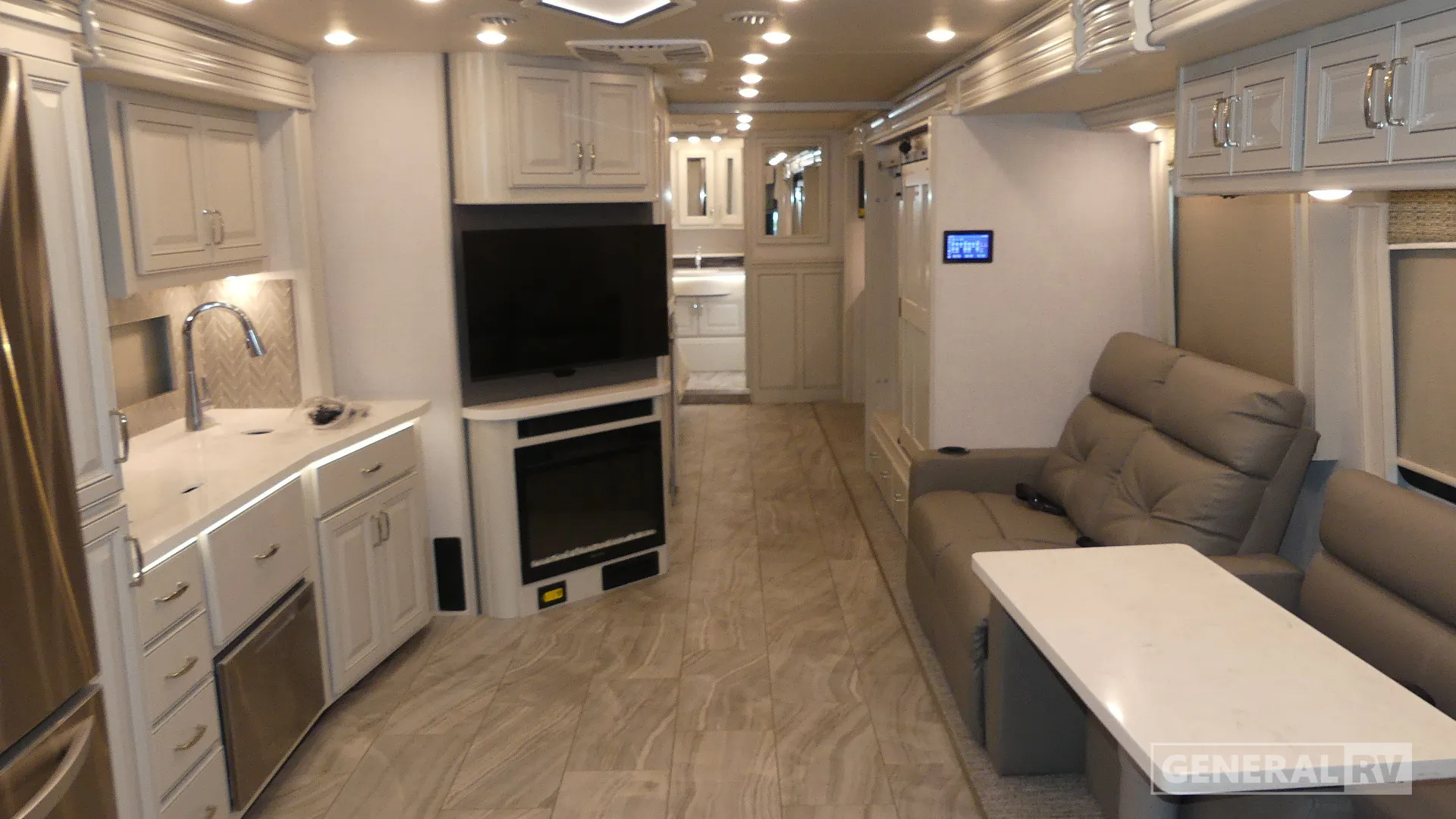 2026 Holiday Rambler Endeavor 38N - Photo 3