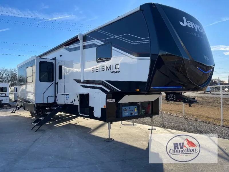 2026 Jayco Seismic 395 - Photo 2