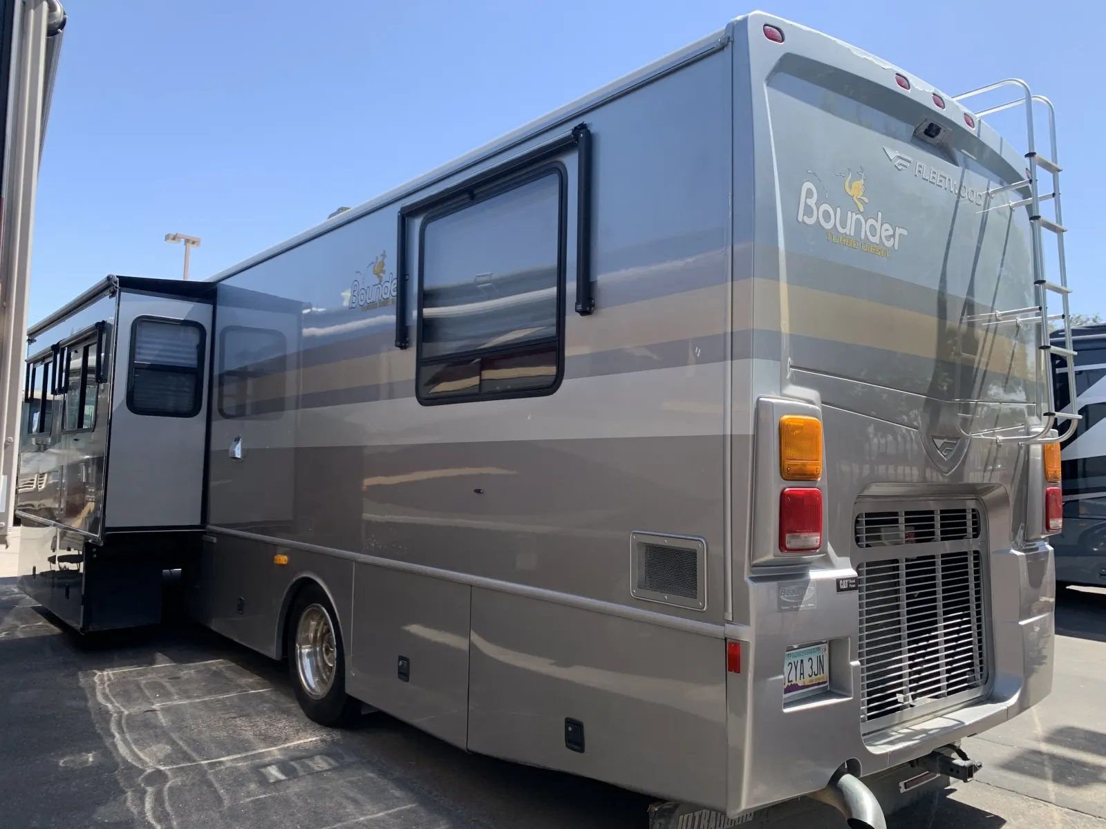 2006 Fleetwood Bounder 39Z - Photo 4