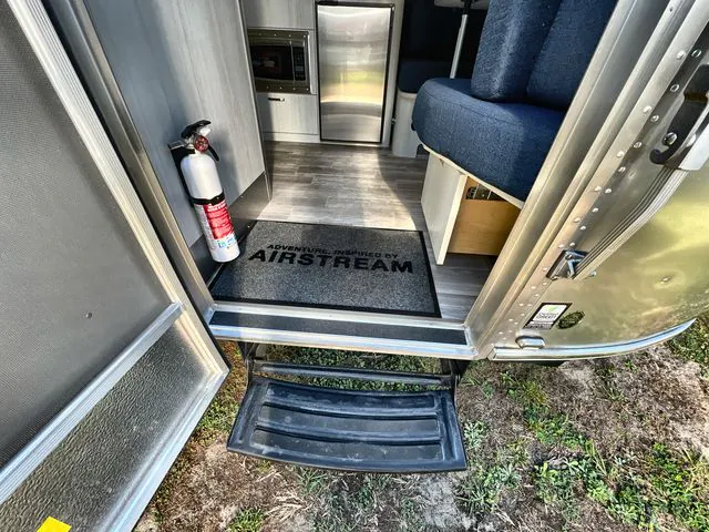 2024 Airstream Bambi 16RB - Photo 2