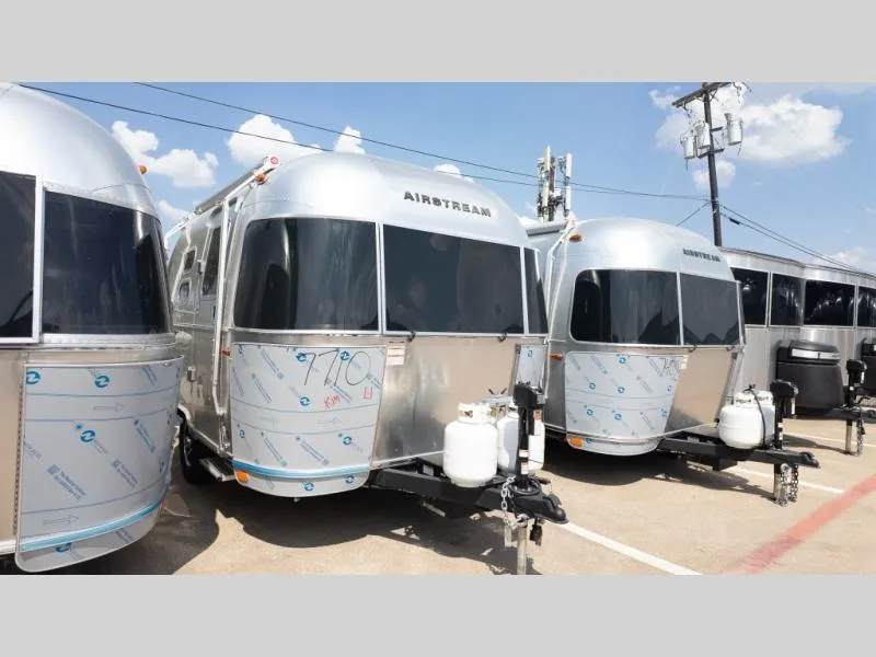 2026 Airstream Caravel 16RB - Photo 2