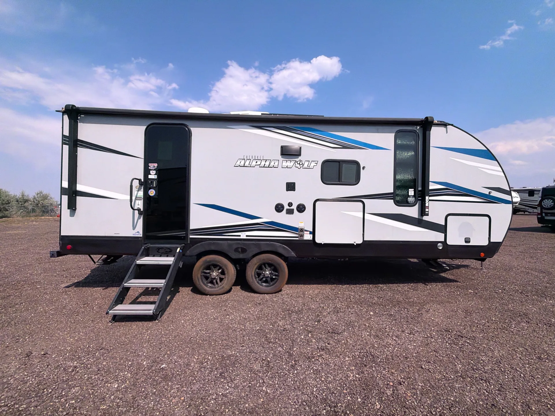 2022 Forest River Cherokee Alpha Wolf 22SW-L — campside