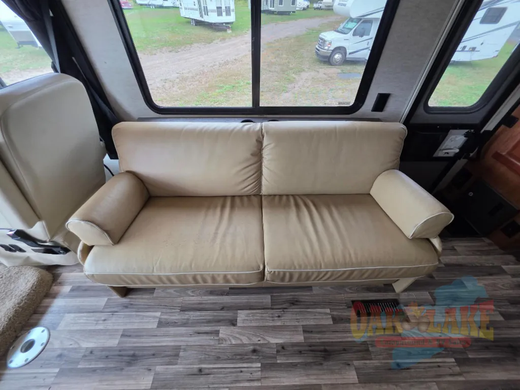 2018 Winnebago Sunstar 27P, Photos photo 14
