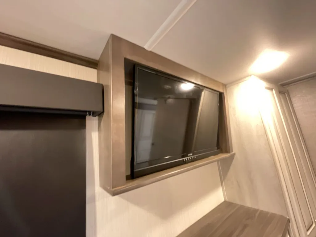 2023 Forest River Cardinal Luxury 380RLX, Photos photo 24