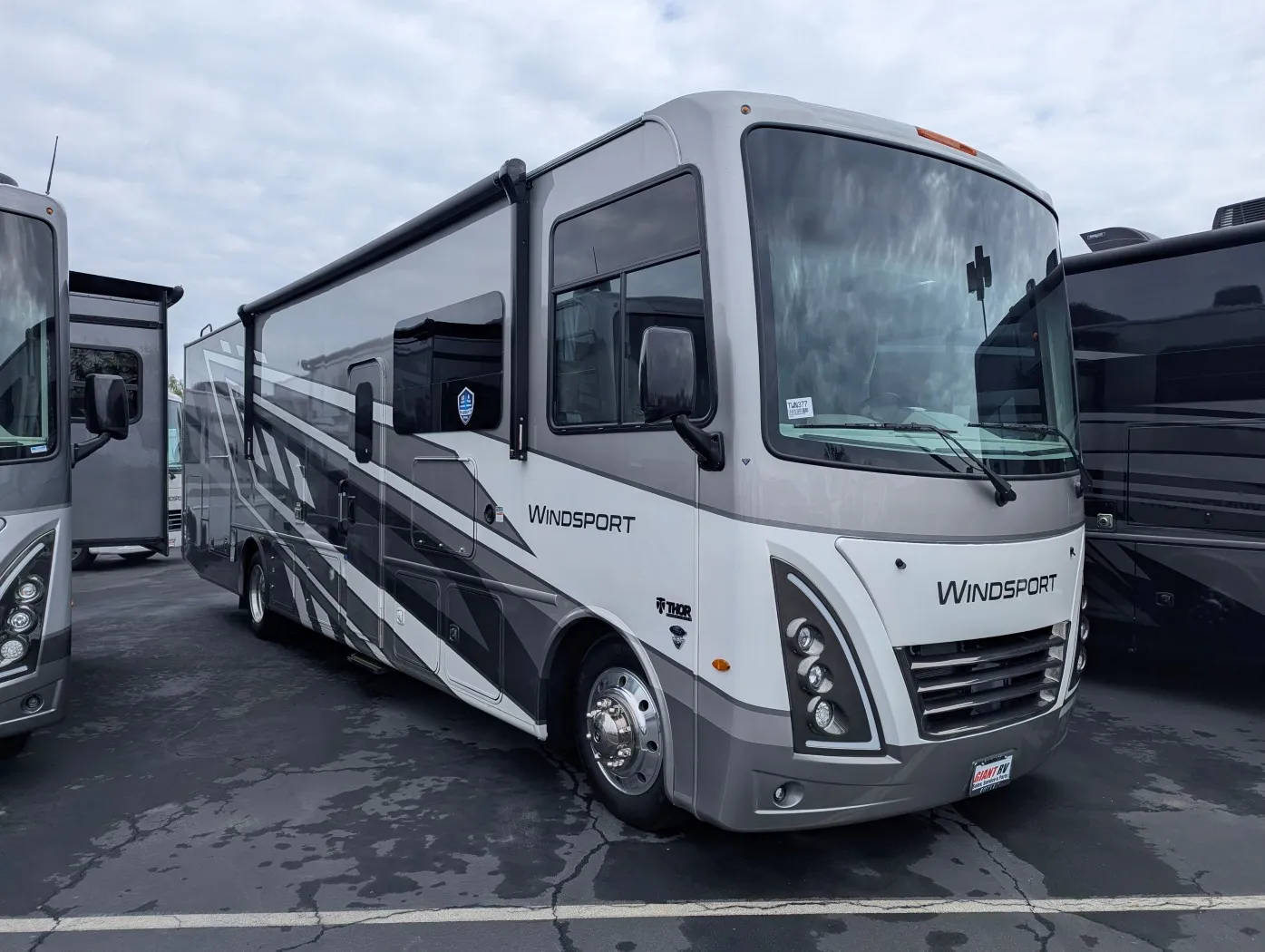 2026 Thor Motor Coach Windsport 35J - Photo 2