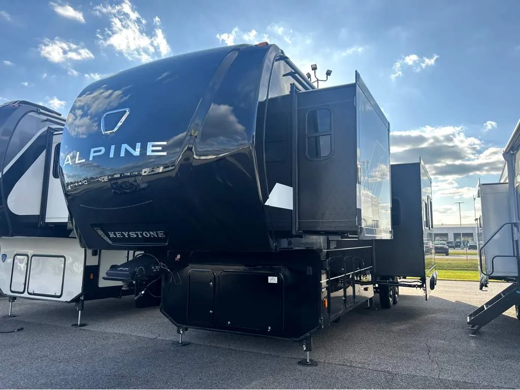 2026 Keystone Alpine Avalanche Edition 366LS - Photo 3