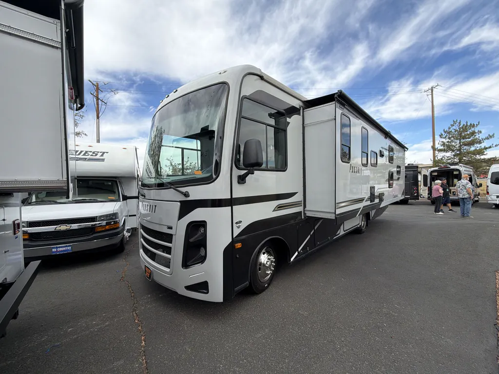 2023 Coachmen Pursuit 31BH, Photos photo 3