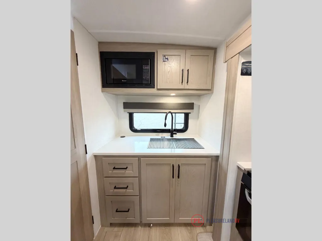 2026 Forest River Flagstaff Micro Lite 25FBD, Photos photo 13