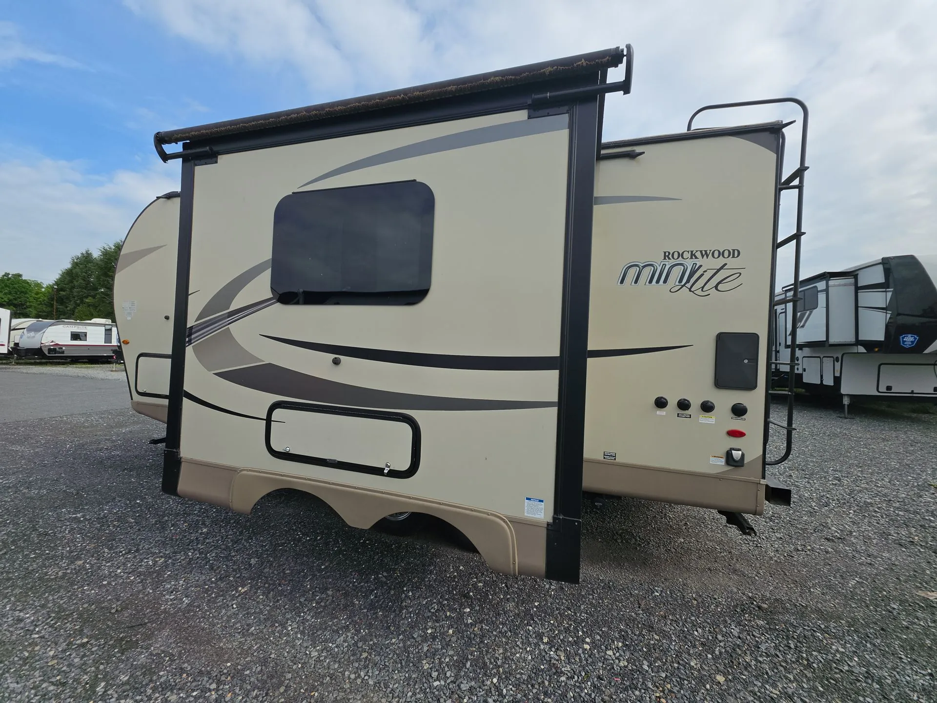 2019 Forest River Rockwood Mini Lite 2104S - Photo 4