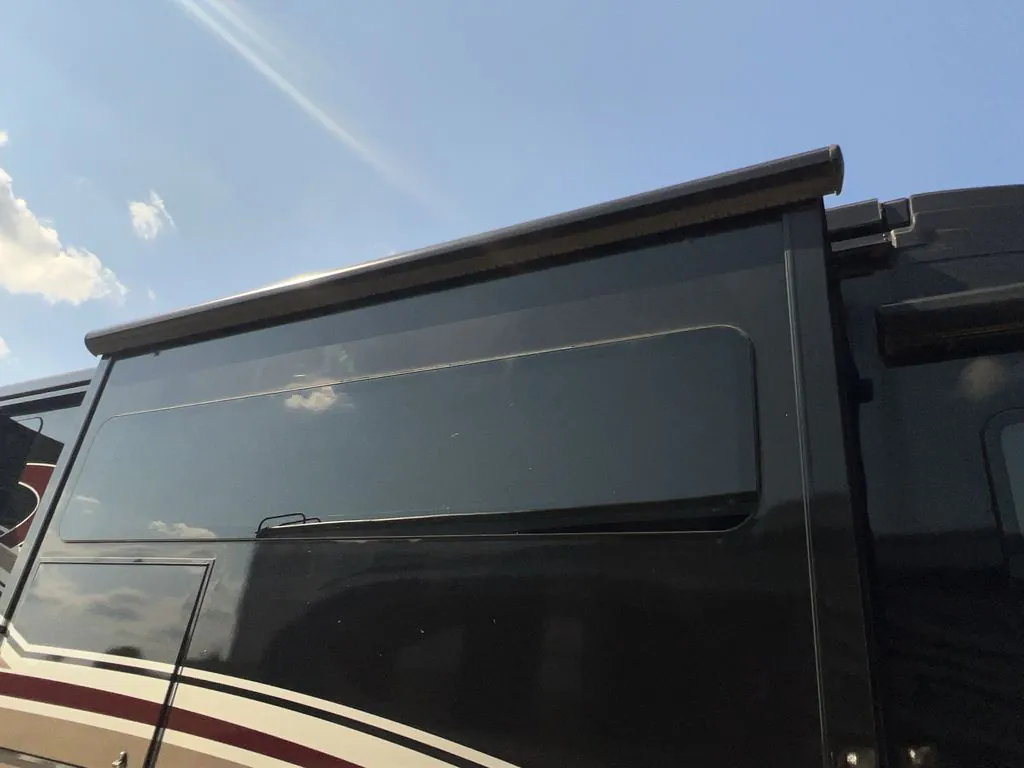 2016 Winnebago Ellipse Ultra 42HL - Photo 4