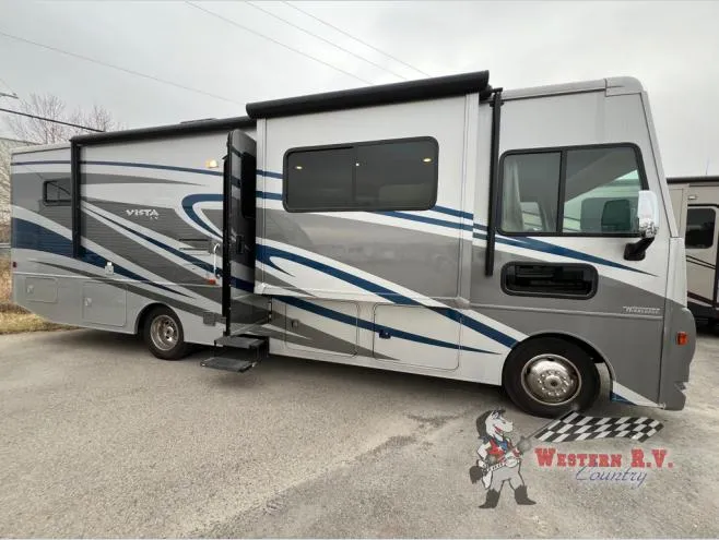 2018 Winnebago Vista LX 30T - Photo 3