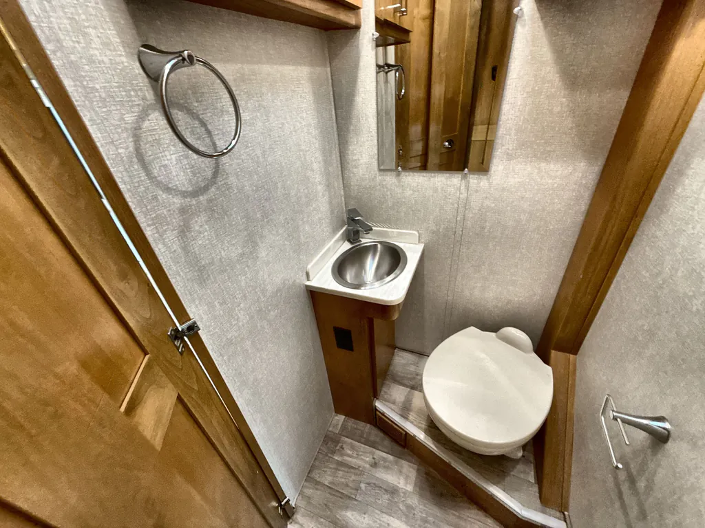 2019 Tiffin Wayfarer 24 TW, Photos photo 16