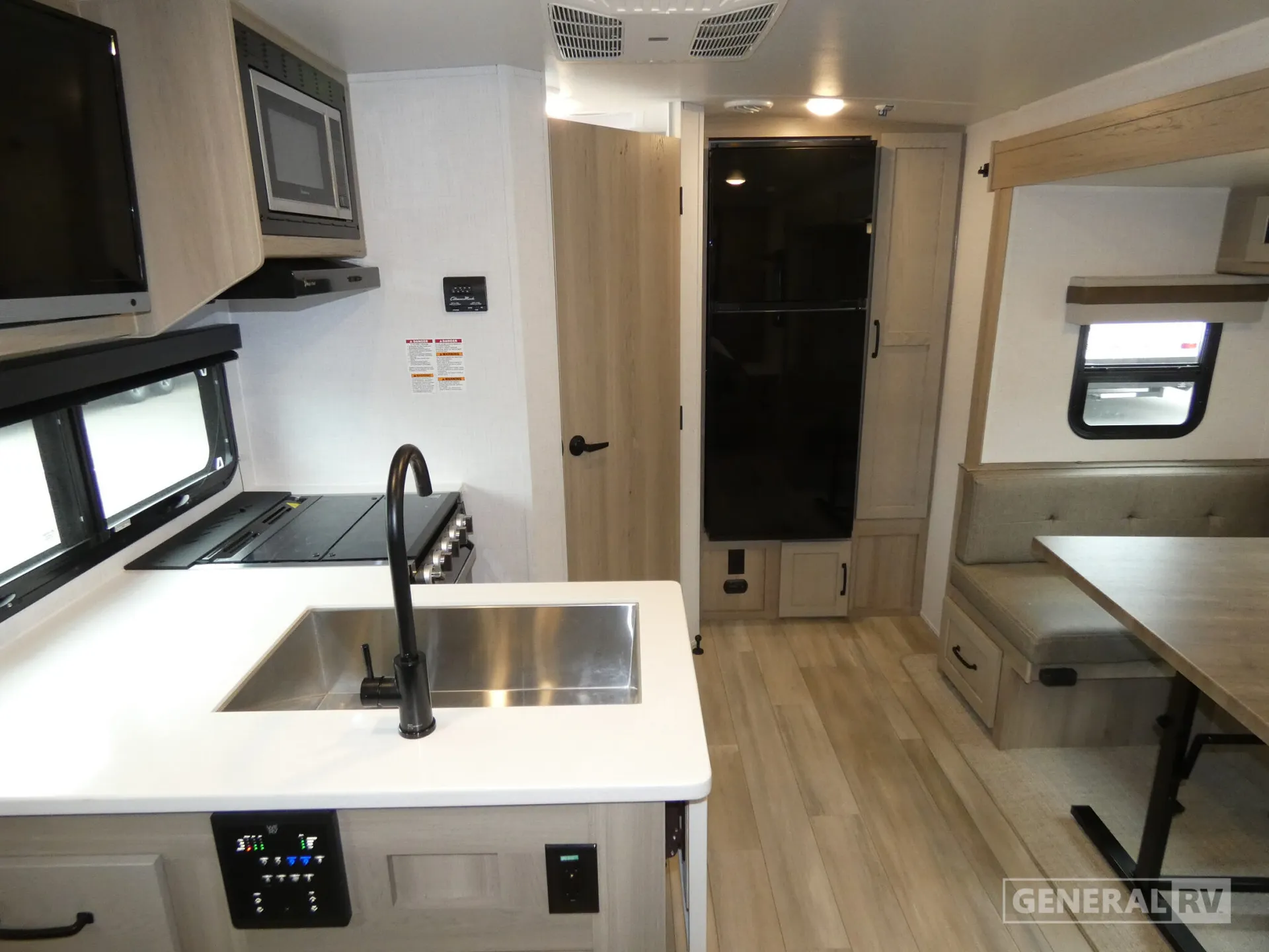 2024 Forest River Rockwood Mini Lite 2104S - Photo 3