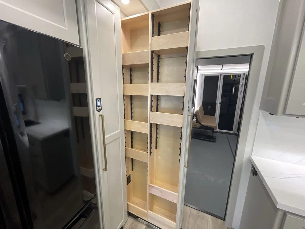 2026 Brinkley Model G 3950, Photos photo 13