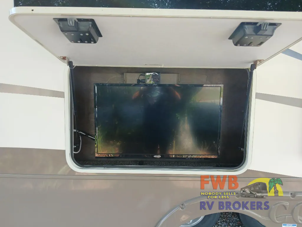 2018 Forest River Cedar Creek Champagne Edition 38EL, Photos photo 9
