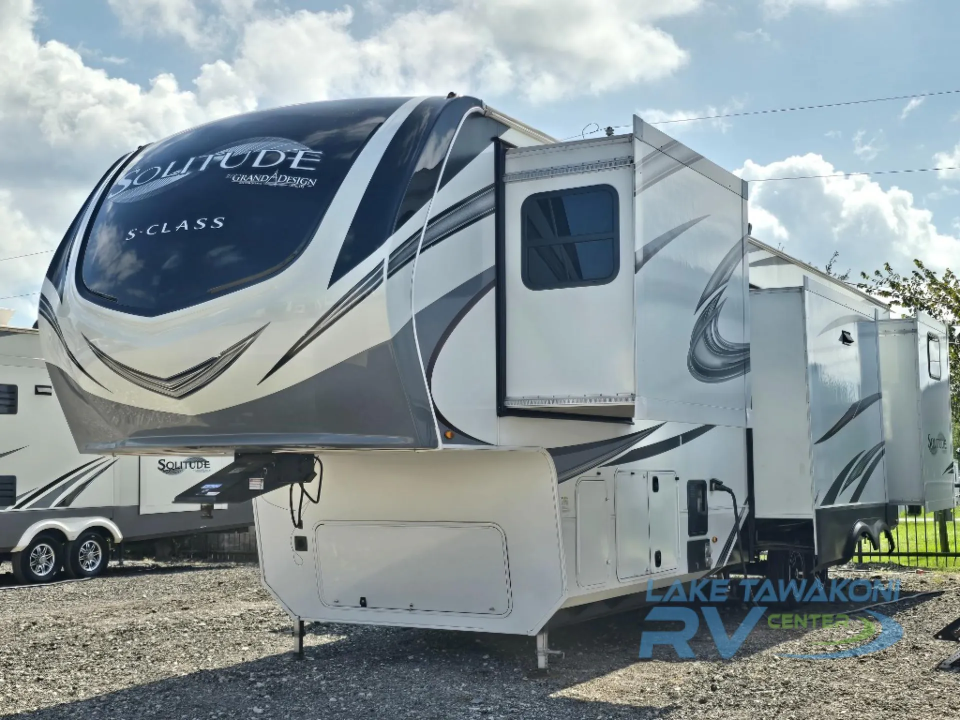 2022 Grand Design Solitude S-Class 3950BH-R - Photo 3
