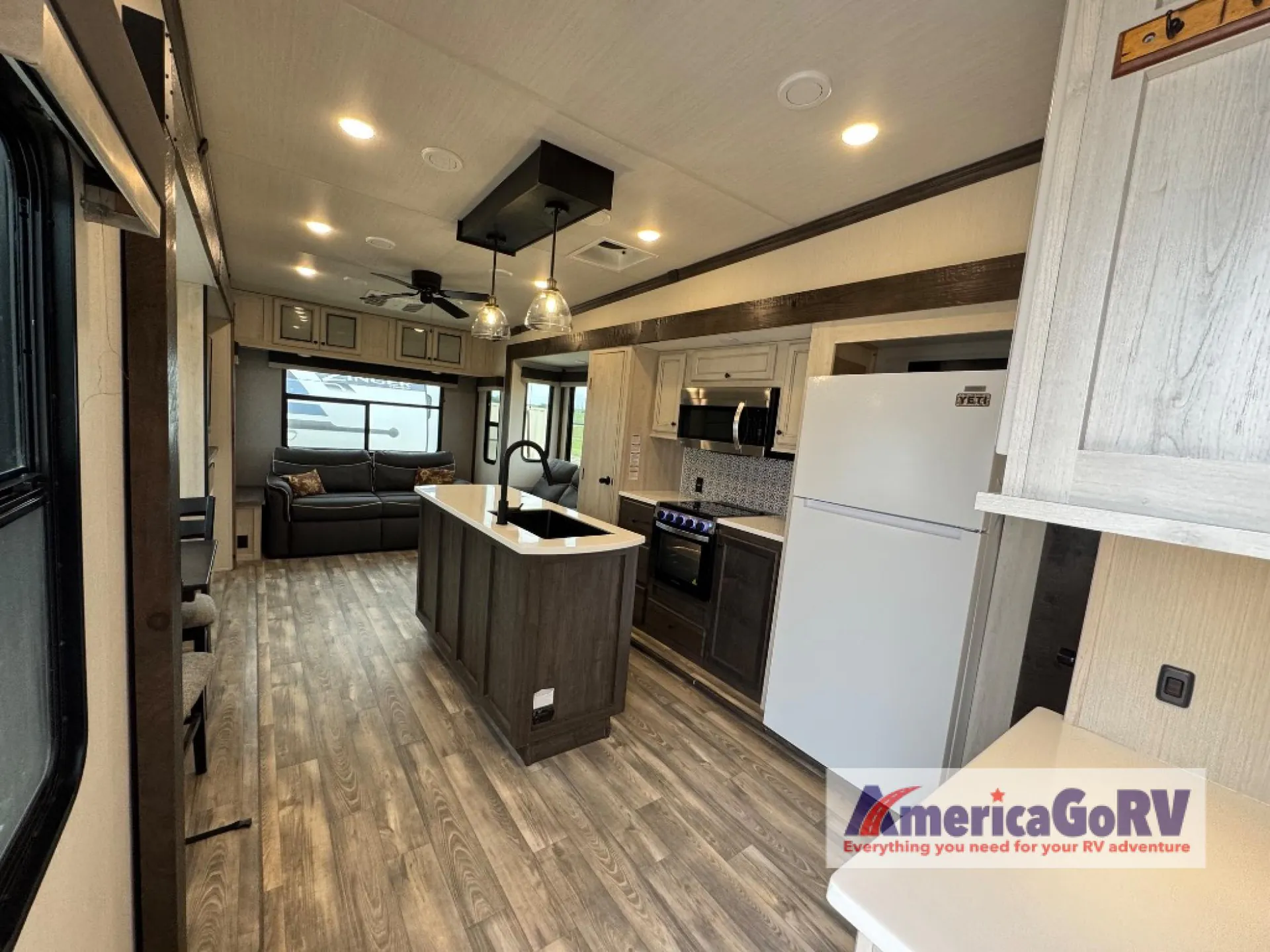 2022 Forest River Cardinal Limited 366DVLE — Photo 6