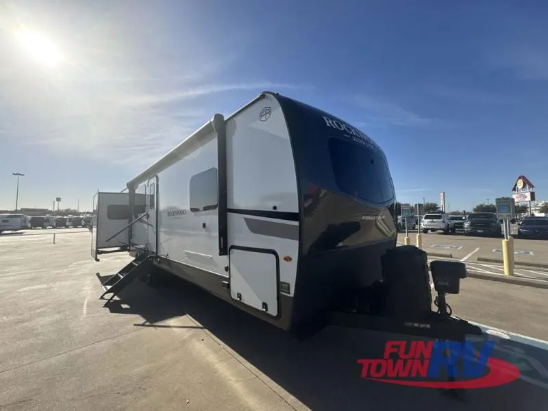 2026 Forest River Rockwood Ultra Lite 2908SRL - Photo 2