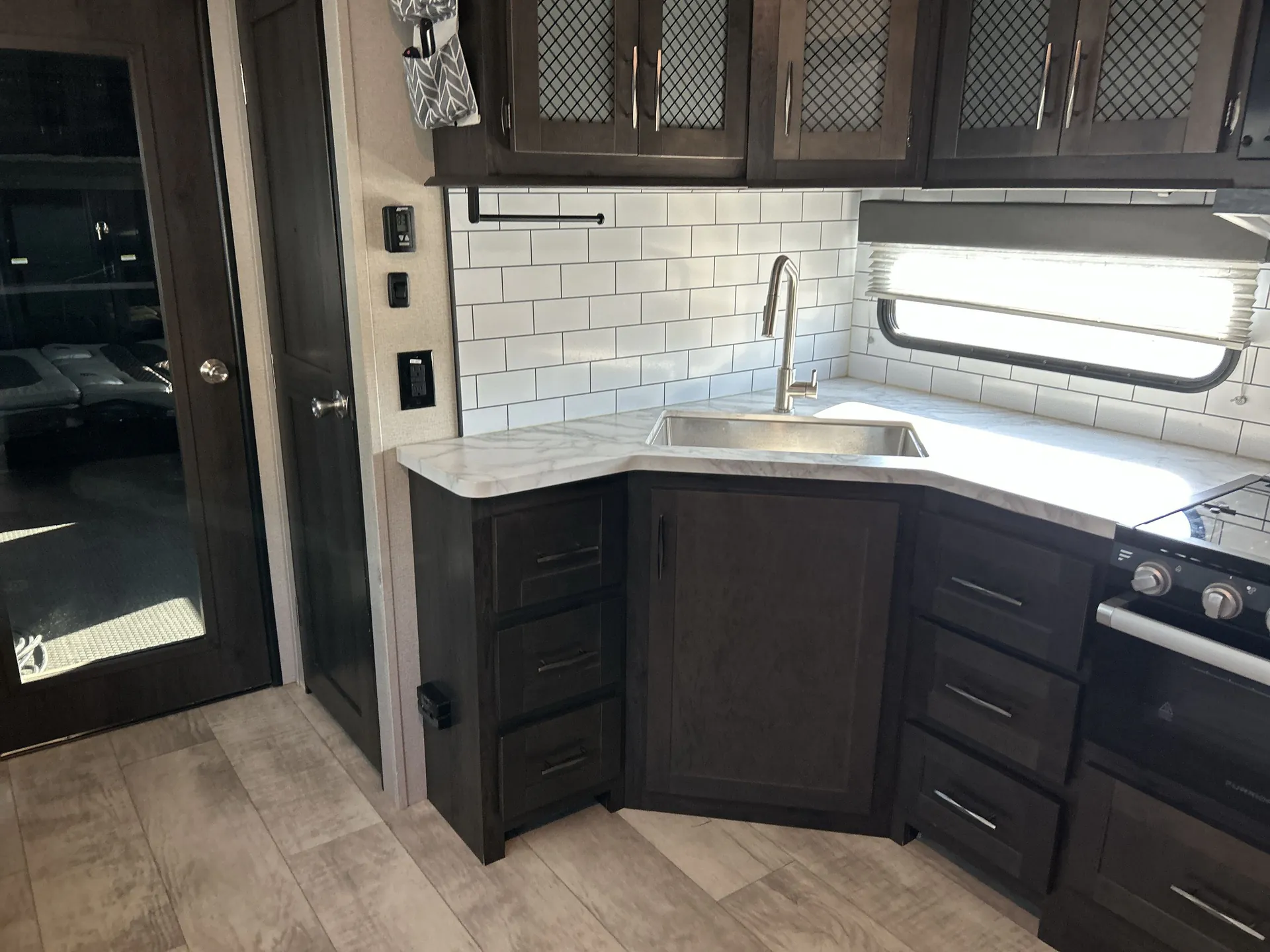 2021 Grand Design Momentum G Class 31G - Photo 3