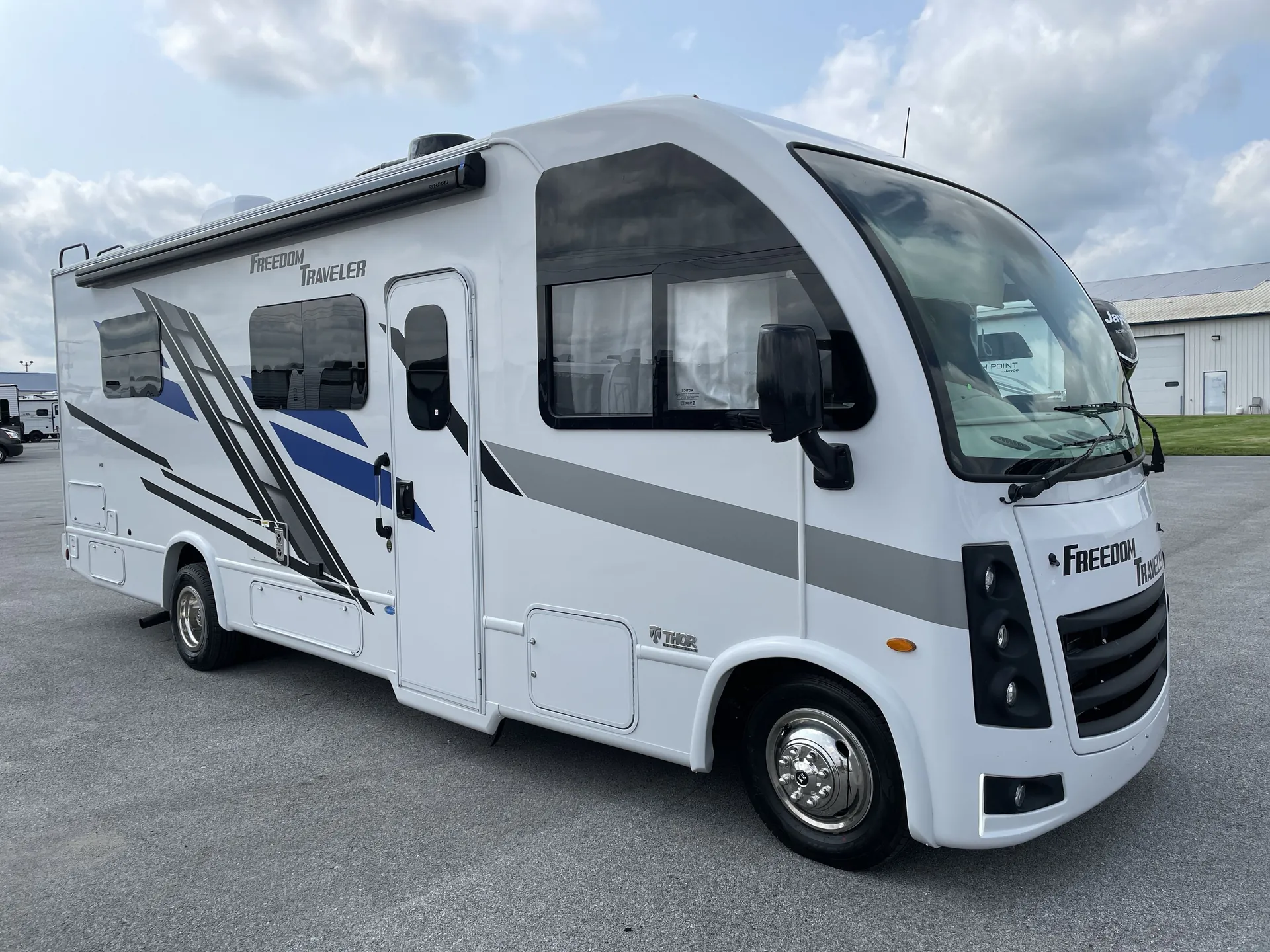 2026 Thor Motor Coach Freedom Traveler A26 - Photo 2