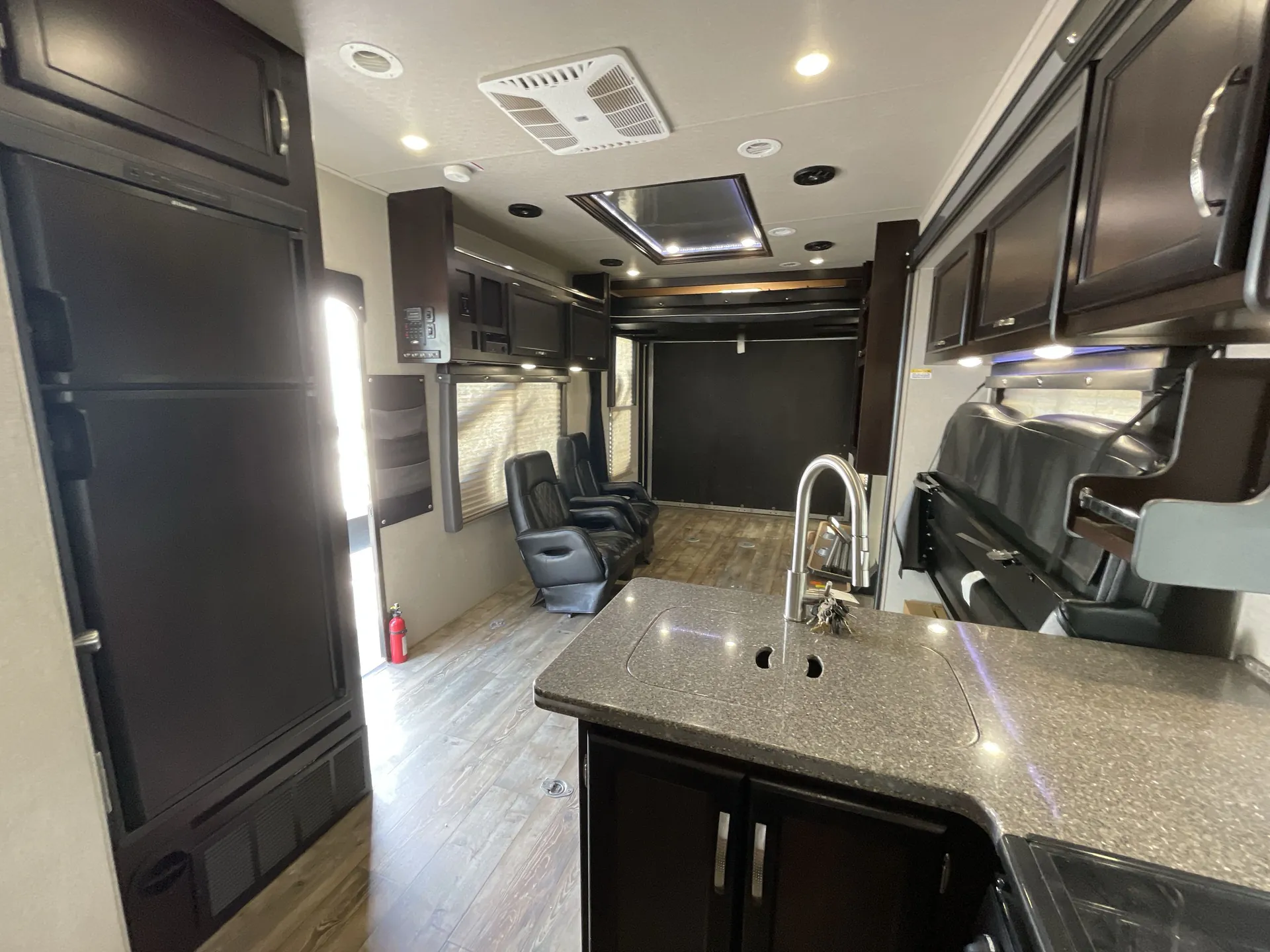 2018 Genesis Supreme Genesis 30CK — living area main