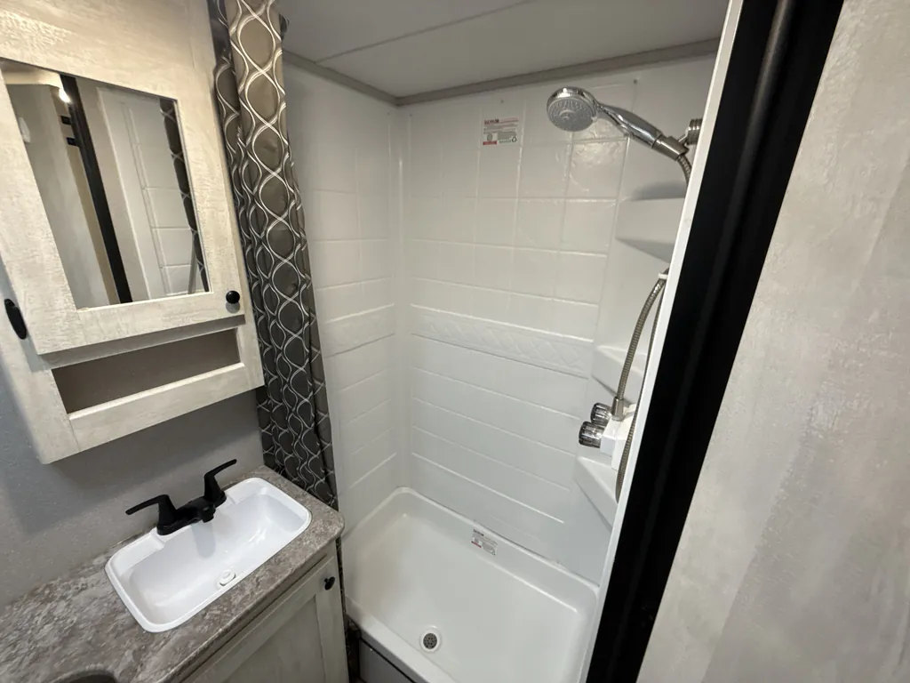 2024 Shasta I-5 530QB, Photos photo 18