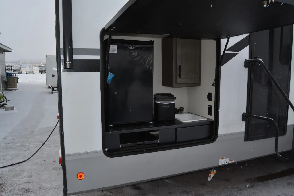 2025 Forest River Cherokee Arctic Wolf Suite 3850 SUITE - Photo 3