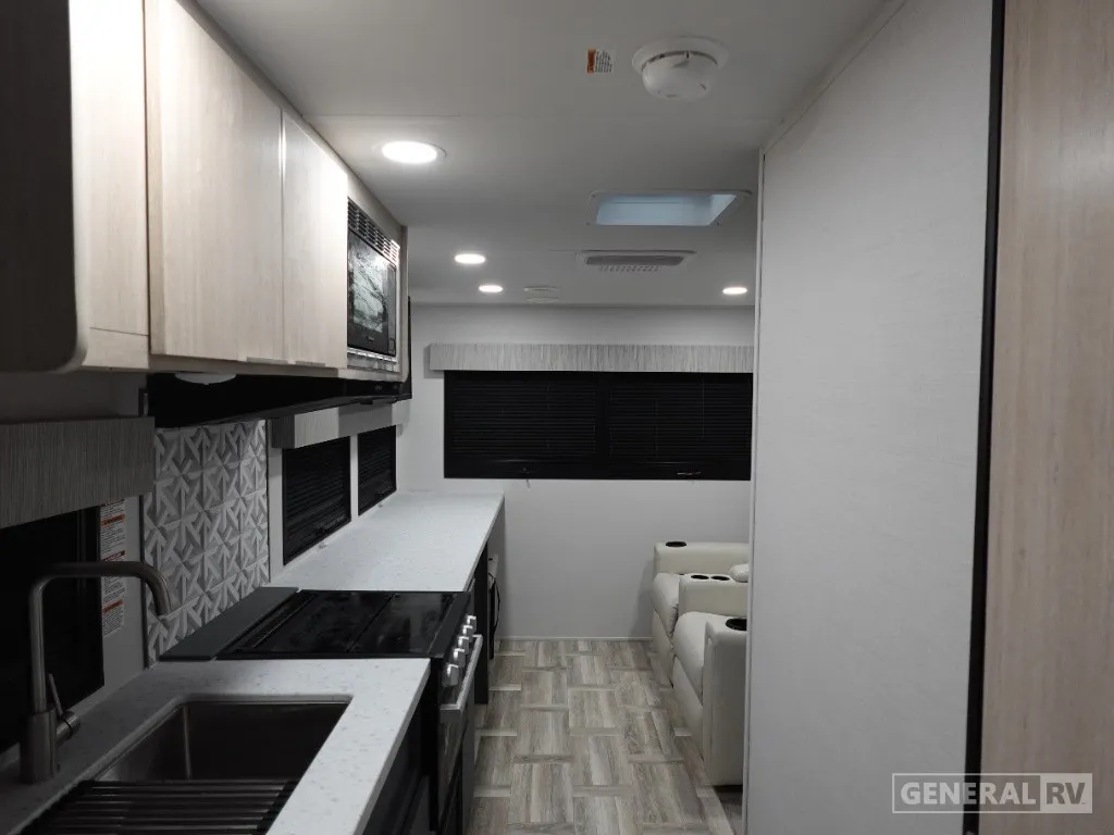 2025 Prime Time RV Tracer 170RS - Photo 3