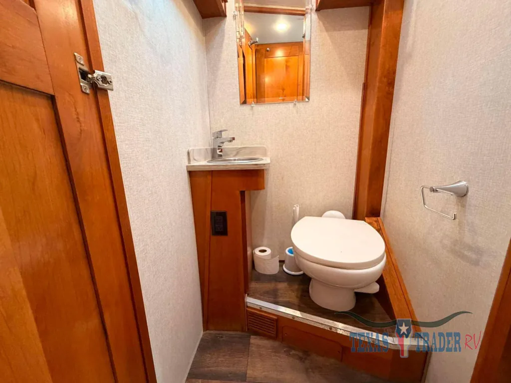 2019 Tiffin Wayfarer 24 TW, Photos photo 10