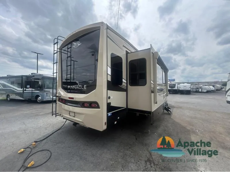 2022 Jayco Pinnacle 36FBTS - Photo 4
