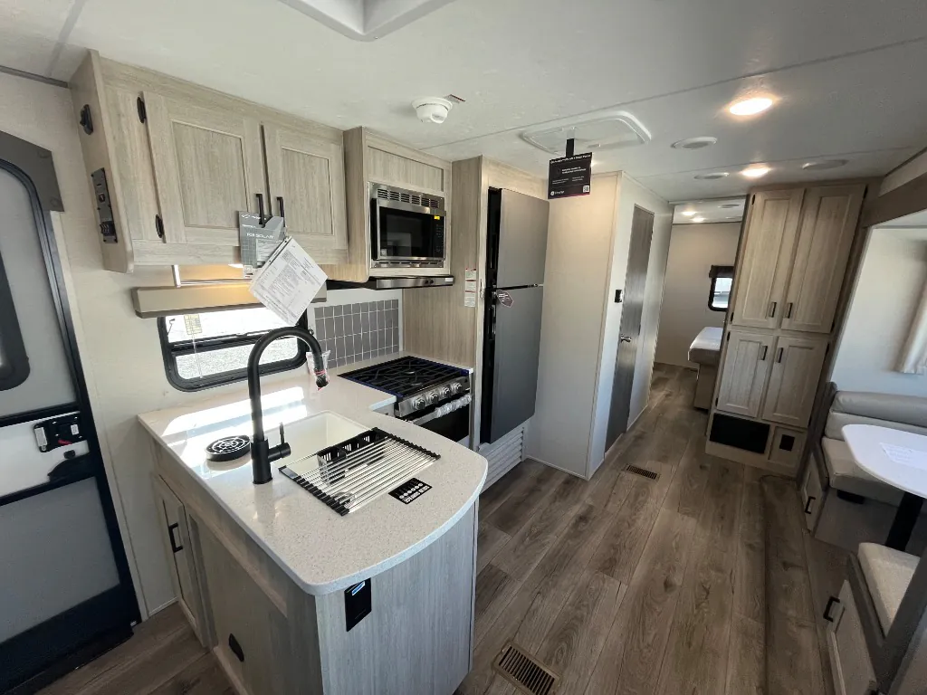 2026 Coachmen Catalina Legacy Edition 343BHTS (2 Queen Beds), Photos photo 18