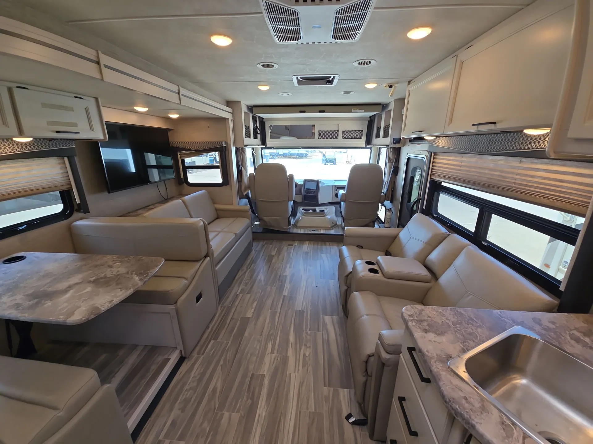 2020 Thor Motor Coach A.C.E 33.1 - Photo 4