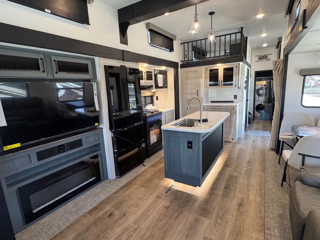 2026 Forest River Puma Vista 401RLFT — Photo 6