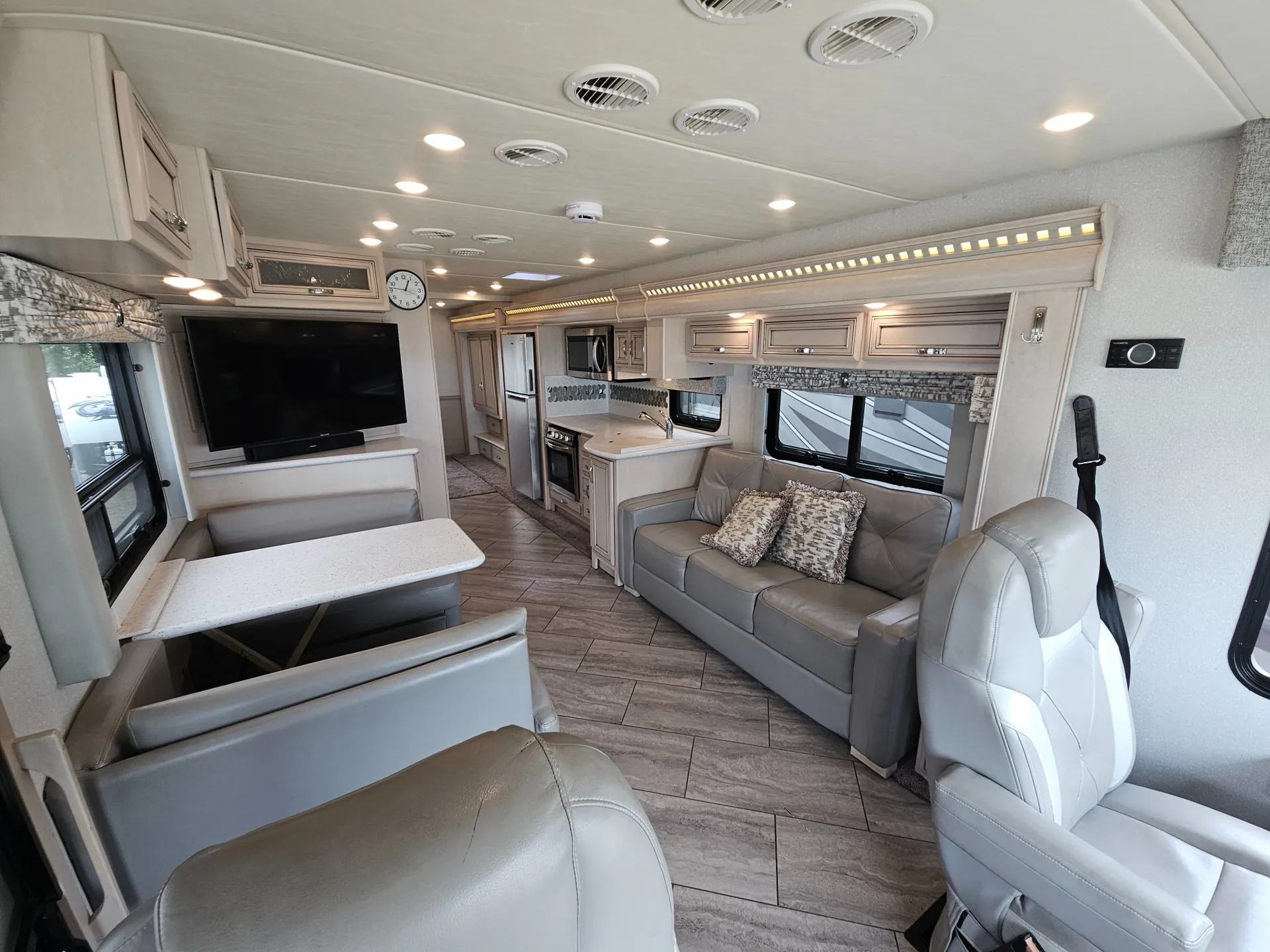 2021 Newmar Bay Star 3014 - Photo 3